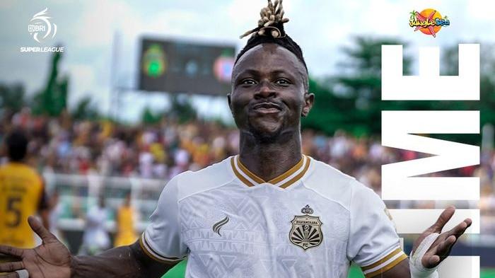 Penyerang Bhayangkara FC, Moussa Sidibe saat mencetak gol ke gawang Persija Jakarta di Stadion Sumpah Pemuda, Lampung, Minggu 5 April 2026.