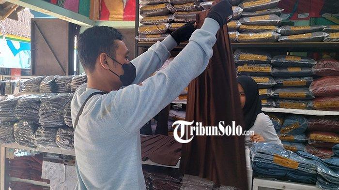 SERAGAM - Ilustrasi seragam sekolah, belum lama ini. Komisi IV DPRD Boyolali mendorong pengadaan seragam sekolah gratis untuk siswa baru SD dan SMP dilakukan melalui Badan Usaha Milik Daerah (BUMD).
