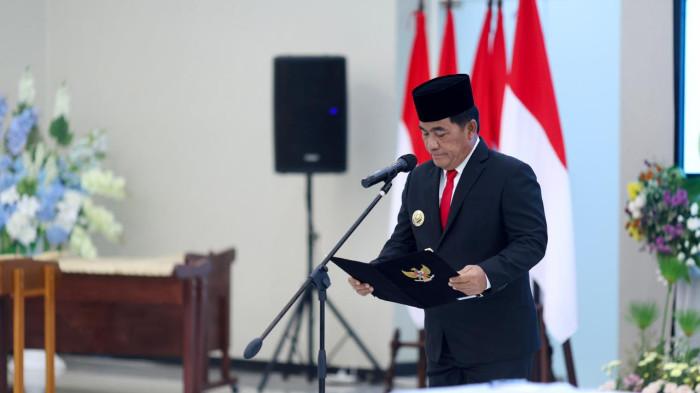SAH - John Ismael Marentek sah dilantik menjadi Kepala Badan Kepegawaian Daerah (BKD) Provinsi Sulut, Senin (25/5/2026). Pelantikan dipimpin langsung Gubernur Sulut Yulius Selvanus Komaling (YSK) di Wisma Negara Bumi Beringin, Kota Manado.