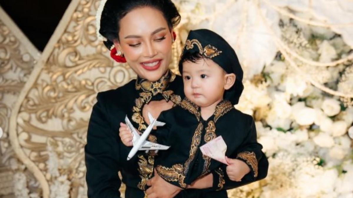 Erika Carlina mengakui bahwa dirinya sempat menerima banyak hujatan setelah melahirkan putranya.