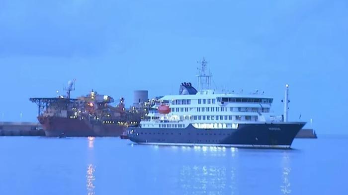 EVAKUASI KAPAL HONDIUS - Pemandangan Kapal MV Hondius yang akan bersandar di Pelabuhan Tenerife, Kepulauan Canary, Spanyol pada Minggu (10/5/2026)