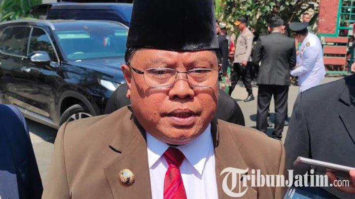 Santoso dikenal sebagai sosok birokrat yang meniti karier panjang di lingkungan Pemerintah Kota Blitar sebelum menjabat wali kota. Pada masa kepemimpinannya, Kota Blitar meraih berbagai penghargaan mulai dari opini WTP hingga apresiasi penanganan pandemi Covid-19.