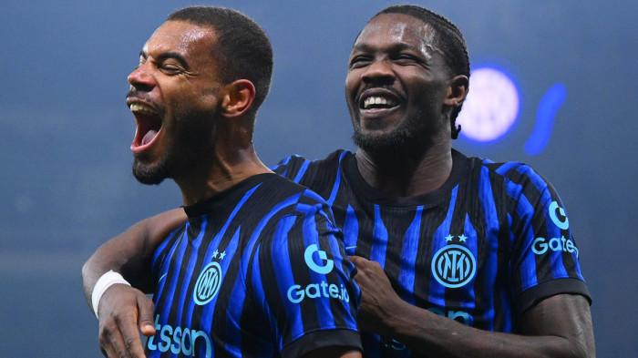 GOL PERDANA - Selebrasi Andy Diouf (kiri) bersama Marcus Thuram ketika mencetak gol perdana untuk Inter Milan, pada pertandingan 16 besar Coppa Italia melawan Venezia, di Stadion Giuseppe Meazza, Kamis (4/12/2025). Gelandang asal Prancis itu tampil gemilang dalam kemenangan Inter Milan dengan skor 5-1.