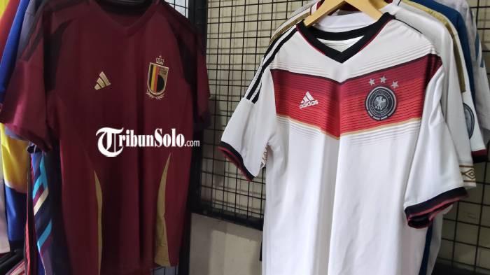 LESU. Penampakan toko milik Brahma (36) di Desa Ngringo, Kecamatan Jaten, Kabupaten Karanganyar, Senin (25/5/2026). Penjualan jersey negara peserta piala dunia di Karanganyar sepi.
