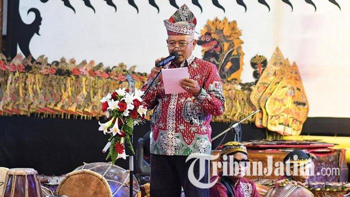 Bupati Malang M. Sanusi atau Abah Sanusi yang dikenal sebagai tokoh politik sekaligus pengusaha tebu asal Gondanglegi.