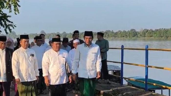 Bupati Batang Hari, M Fadhil Arief salat Idul Adha 1447 Hijriah di Masjid Asy-Syuhada, Desa Terusan, Kecamatan Maro Sebo Ilir, bersama masyarakat setempat, Rabu (27/5/2026)
