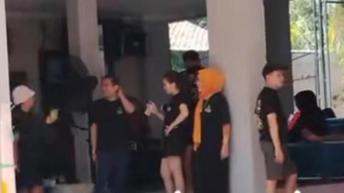 Kevin kedapatan memboyong diri untuk merayakan Hari Raya Idul Adha langsung