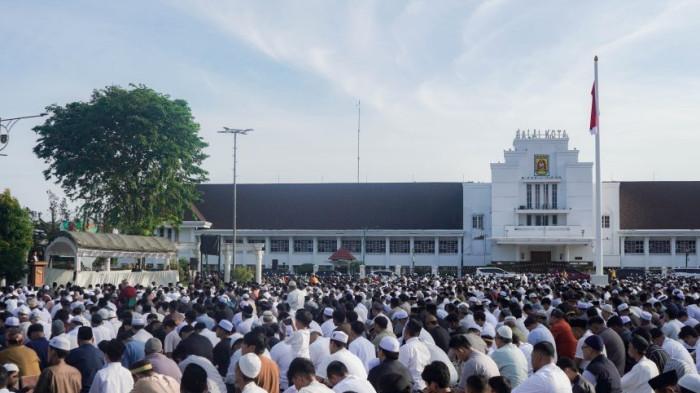 Wali Kota Banjarbaru, Hj Erna Lisa Halaby Salat Ied333