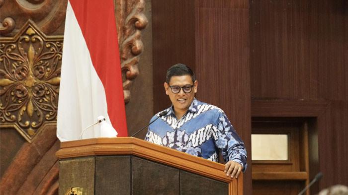 Abdullah Abu Bakar pernah menjabat sebagai Wali Kota Kediri periode 2014–2023. Ia dikenal melalui program Prodamas dan Kampung Keren yang mendorong pembangunan berbasis masyarakat di berbagai wilayah Kota Kediri.