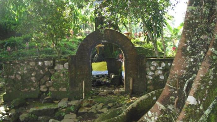 SITUS BERSEJARAH KARANGANYAR - Situs Candi Menggung di Dusun Nglurah, Desa Tawangmangu, Kabupaten Karanganyar, Jawa Tengah. Begini asal-usul Situs Candi Menggung.