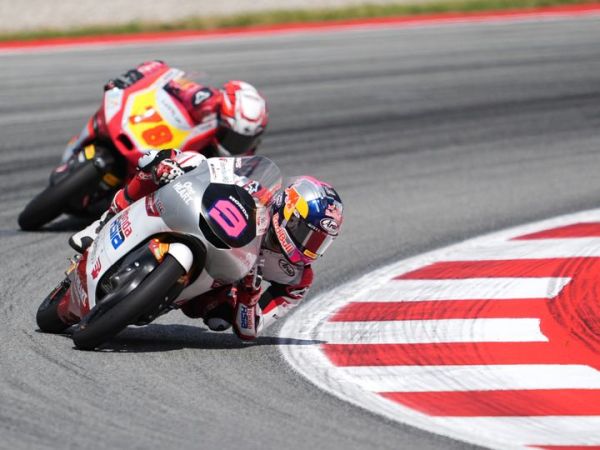 Aksi Veda Ega Pratama (Honda Team Asia) pada Moto3 Catalunya 2026 di Spanyol, 17 Mei 2026.