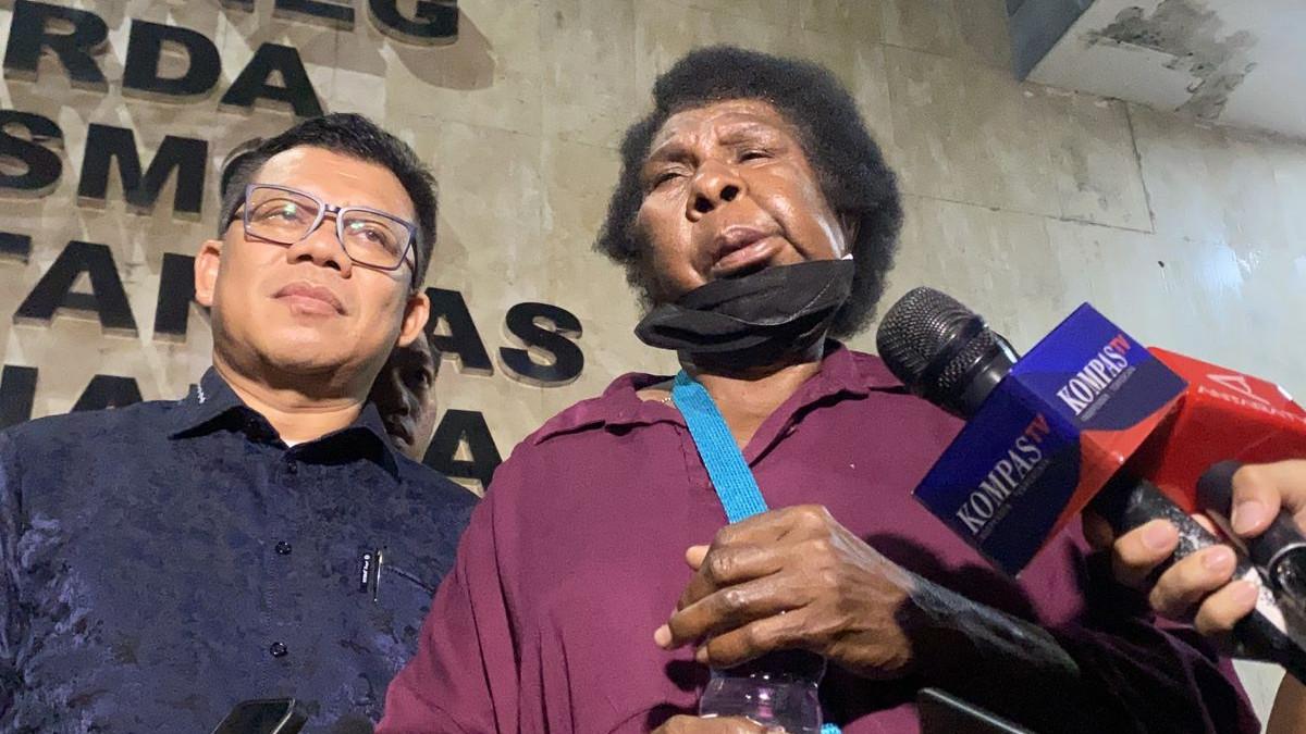POLEMIK PESTA BABI - Mama Sinta mengaku tidak pernah dimintai persetujuan maupun diajak secara resmi terlibat dalam film dokumenter Pesta Babi, alami kerugian karena identitas dan sosoknya diduga digunakan tanpa persetujuan yang sah.