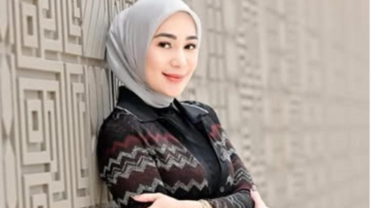 HP Nur disita Erin sehingga membuatnya tak bisa berkomunikasi dengan keluarga termasuk putranya yang masih kecil.