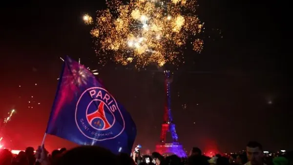 Soccer Football - UEFA Champions League -  Paris St Germain fans celebrate winning the UEFA Champions League - Trocadero, Paris, France - May 30, 2026 General view of the Eiffel Tower as Paris St Germain fans celebrate after winning the UEFA Champions League REUTERS/Abdul Saboor