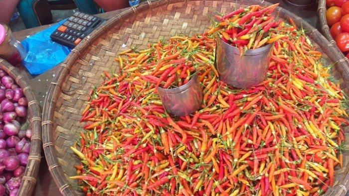 NAIK - Harga cabe rawit di Pasar Bersehati Manado mengalami kenaikan, Sabtu (30/5/2026).