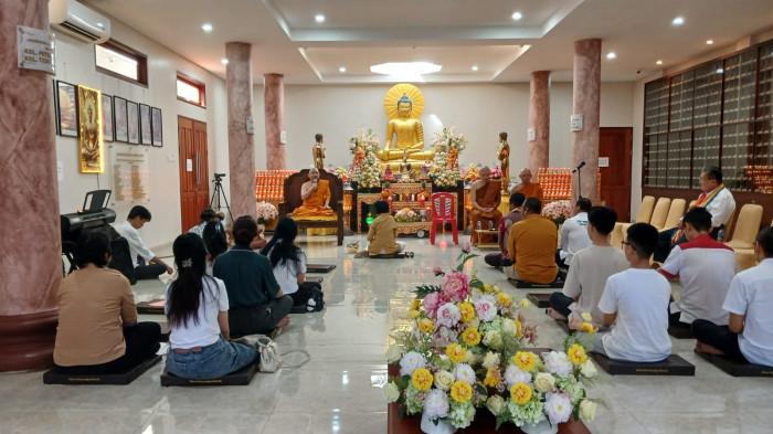 IBADAH - Ibadah Hari Raya Tri Suci Waisak 2569 BE/2026 di Vihara Dhammadipa, Jalan Sudirman, Pinaesaan, Wenang, Manado, Sulawesi Utara, Minggu (31/5/2026). Tri Suci Waisak memperingati tiga peristiwa penting dalam kehidupan Buddha Gautama yang terjadi pada bulan purnama Vesak.