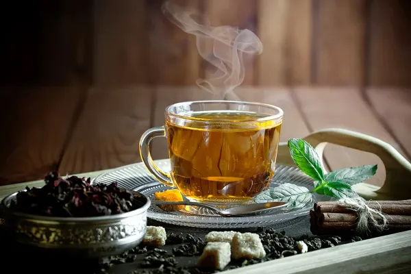 how hot tea helps cool your body in summer