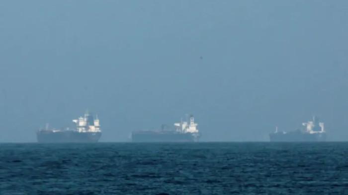 TERABAS BLOKADE AS - Ilustrasi kapal-kapal tanker di Selat Hormuz. Dilaporkan, kapal berentitas Iran mampu menerabas blokade laut yang dilakukan Amerika Serikat.
