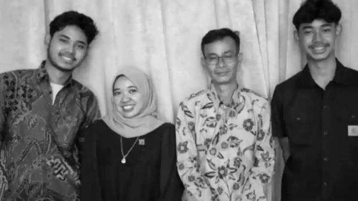 KIRI KE KANAN - Bagas Amar Hakiki (21) Maghfirah (43) Muhamad Ali Munawar (52), dan Alvino Evan Hakim (16) dalam sebuah foto keluarga. Satu keluarga tersebut ditemukan meninggal dunia di dalam tenda Glamping Safari Nomor 3, Rabu (27/5/2026) sore.