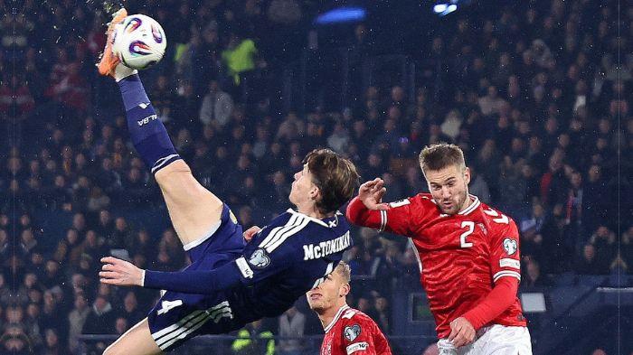 Aksi tendangan salto Scott McTominay dalam laga kualifikasi Piala Dunia 2026 menjadi salah satu momen paling bersejarah bagi Timnas Skotlandia. Gol spektakuler itu turut mengantar Skotlandia kembali tampil di Piala Dunia setelah penantian panjang sejak 1998.