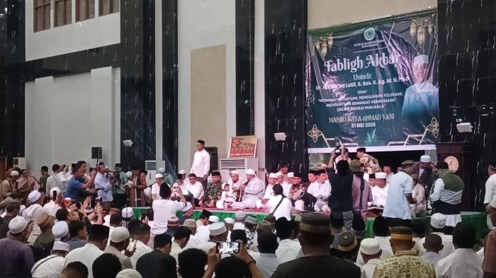 Ratusan jemaah menghadiri Tabligh Akbar dan zikir bersama Ustaz Dasad Latif yang