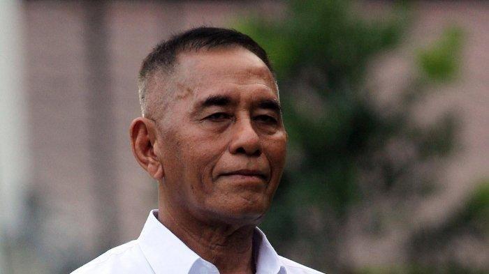 EKS MENHAN RYAMIZARD RYACUDU - Foto Ryamizard Ryacudu saat ditunjuk oleh Presiden RI ke-7 Joko Widodo menjadi Menteri Pertahanan di Istana Negara, Jakarta pada 10 Oktober 2014. Adapun kabar mengenai meninggalnya jenderal purnawirawan TNI tersebut dipastikan tidak benar.