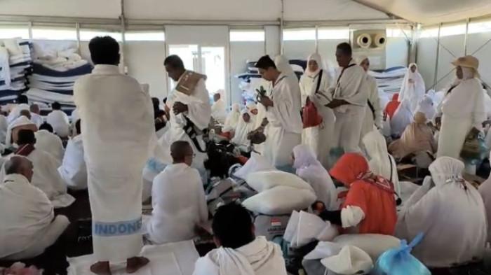 JEMAAH HAJI -Meninggal di Tanah Suci, Tiga Jemaah Haji Jambi Dipastikan Mendapat Badal Haji.Tiga jemaah haji asal Jambi meninggal dunia di Tanah Suci akibat komplikasi penyakit, dan seluruh ibadah hajinya akan dibadalkan oleh PPIH