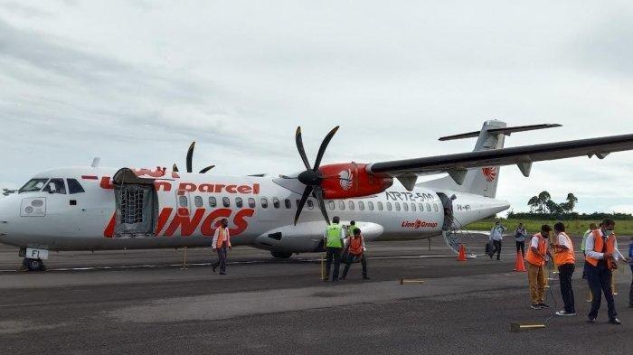 Pesawat Wings Air saat mendarat di Bandara Frans Sales Lega Ruteng.