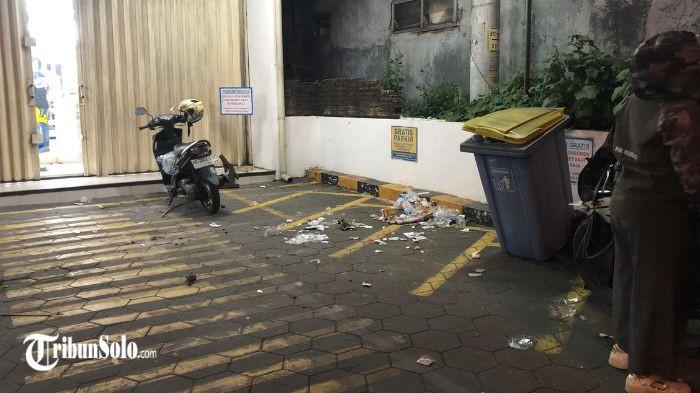BENTROKAN - Bekas bentrokan di depan Indomaret Ngangkruk, Kecamatan Banyudono, Kabupaten Boyolali, Minggu (31/5/2026) petang. Kejadian itu mengakibatkan seorang pemuda mengalami luka di bagian pelipis.