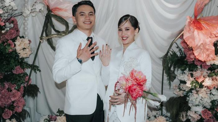 ZARA ADHISTY MENIKAH: Akhirnya aktris Zara Adhisty bagikan kabar bahagia pernikahannya dengan Tsaqib. Baru menikah, Zara pun memamerkan perut buncit pertanda hamil.
