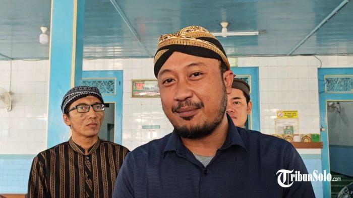 PEWARIS TAHTA - Pakubuwono XIV Hangabehi saat ditemui di Masjid Al-Fatih Kepatihan, Jumat (20/2/2026) lalu. Lembaga Dewan Adat (LDA) Keraton Surakarta Hadiningrat mulai secara terbuka mengumumkan Pakubuwono XIV Hangabehi sebagai pewaris tahta Keraton Kasunanan Surakarta.
