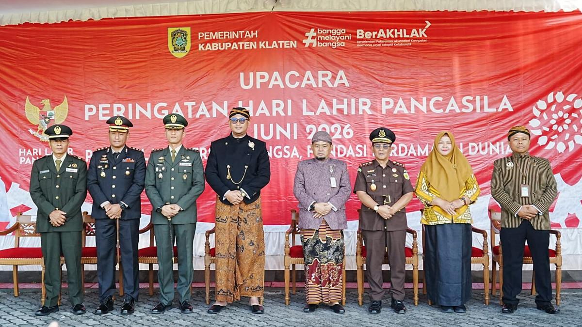 HARI PANCASILA KLATEN - Ketua DPRD Klaten Edy Sasongko bersama jajaran Forkopimda ikuti Upacara Peringatan Hari Lahir Pancasila 2026 di Halaman Pendopo Pemkab Klaten, Senin (1/6/2026).