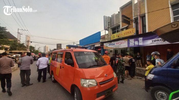 Seorang pria asal Nusukan Kota Solo meninggal dunia sesaat setelah mengeluh