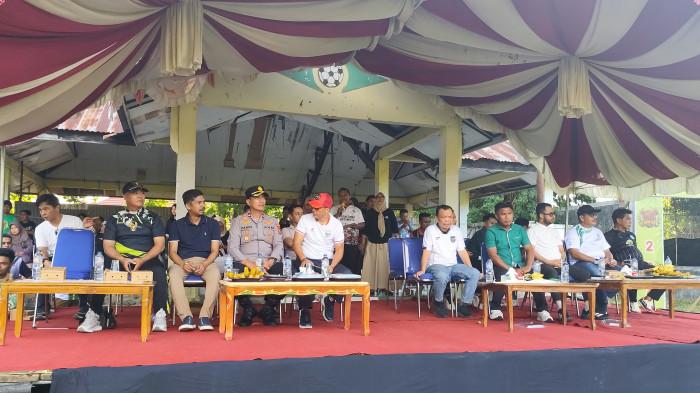 DAVID CUP — Wakil Bupati Boalemo Lahmuddin Hambali, memberikan sambutan dalam pembukaan turnamen David Cup yang digelar di Lapangan Mekar Desa Modelomo Kecamatan Tilamuta Boalemo, Senin, 1 Juni 2026. (Sumber : TribunGorontalo/Rahmat Hambali)