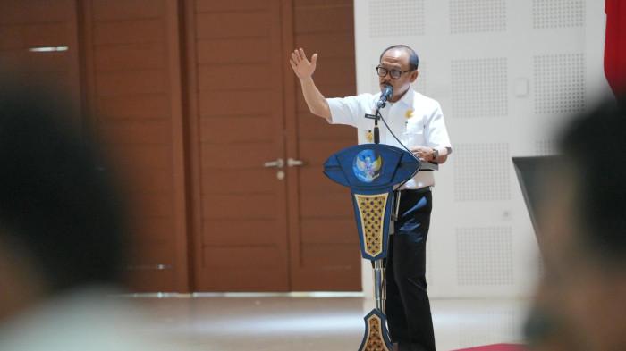 PASTIPADU - Gubernur Sulawesi Barat, Suhardi Duka, memberikan arahan pada Rapat Koordinasi Pimpinan Program Pastipadu yang digelar di Ballroom Lantai 3 Kantor Gubernur Sulawesi Barat, Selasa (2/6/2026).