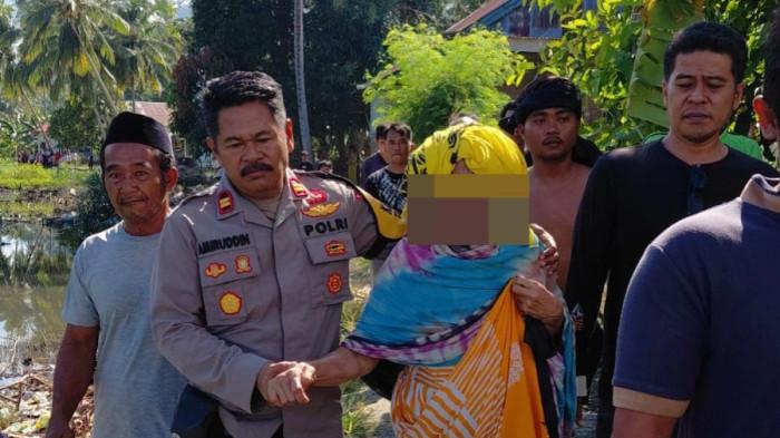 ODGJ PARANGI WARGA - Pelaku yang ditangkap Resmob Polresta Mamuju usai parangi ponakannya sendiri di Desa Dungkait, Kecamatan Tapalang Barat, Kabupaten Mamuju, Selasa (2/6/2026).