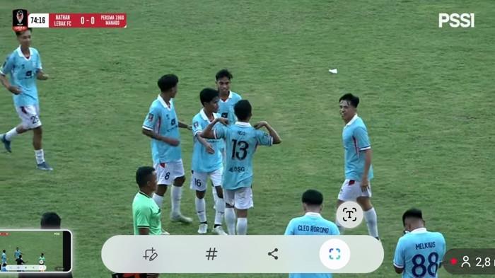 Pemain Persma Manado saat laga vs Nathan Lebak FC.