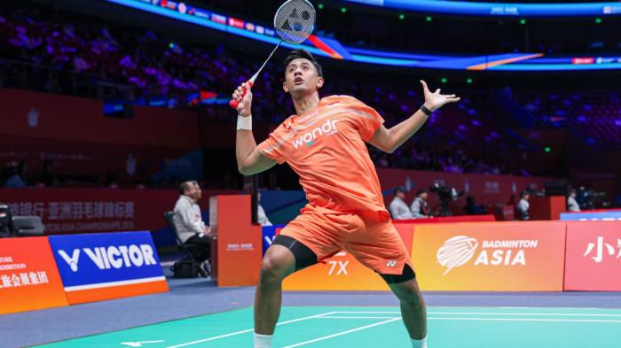 MELAJU -  Tunggal putra Indoensia, Alwi Farhan sukses melangkah ke babak 16 besar BAC 2026 usai menundukkan wakil Malaysia, Justin Hoh, dalam duel tiga gim dengan skor 21-19, 14-21, 21-18, Ningbo Olympic Sports Center Gymnasium, China, Rabu (8/4/2026).
