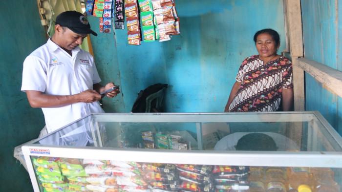 Melalui Program Asistensi Rehabilitasi Sosial (ATENSI), Kemensos hadir memberikan bantuan kewirausahaan bagi Grasiana berupa bantuan modal usaha warung