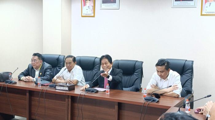 rapat dprd sulut 2