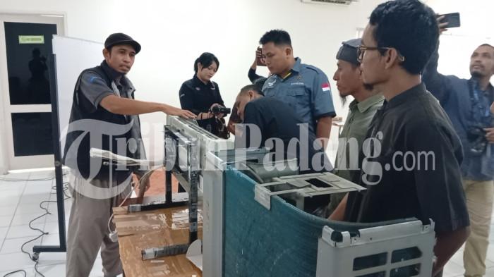 IKUTI PELATIHAN- Peserta mengikuti pelatihan teknisi AC yang digelar Densus 88 Anti Teror Polri bekerja sama dengan PT Astra International Tbk di BBPPKS Padang, Selasa (2/6/2026). Pelatihan yang diikuti 29 mantan narapidana terorisme dan mantan jaringan terorisme dari Sumbar, Sumut, Jambi, dan Riau tersebut bertujuan meningkatkan keterampilan kerja serta mendukung reintegrasi sosial dan kemandirian ekonomi peserta.