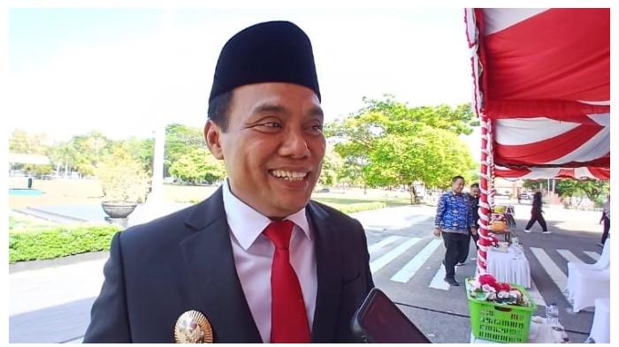 INTERVIEW - Deputy Mayor of Palangka Raya, Achmad Zaini, speaking to reporters after the Pancasila Day ceremony at the Palangka Raya City Hall, Monday (1/6/2026). He expressed his excitement for the 2026 World Cup.
