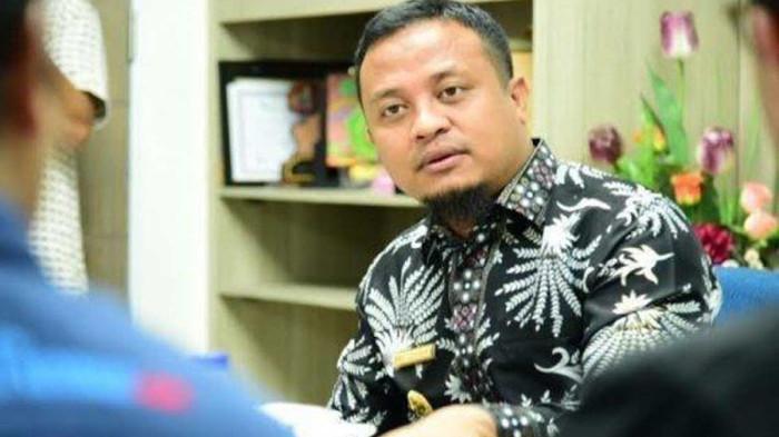GURU DIPECAT - Gubernur Sulawesi Selatan, Andi Sudirman, yang Tanda Tangani Surat Pemecatan 2 Guru SMAN 1 Luwu Utara.