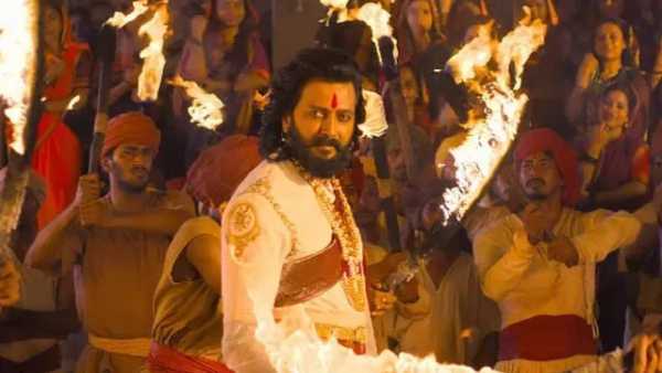 'राजा शिवाजी' या चित्रपटात रितेशसह त्याच्या कुटुंबातील पाच सदस्यांनी भूमिका साकारल्या आहेत. रितेश आणि जिनिलिया यांची मुलं रियान आणि राहील यांनी विविध टप्प्यांतील बाल शिवरायांच्या भूमिका साकारल्या आहेत. अमोल गुप्ते यांनीच या दोघांना कॅमेरासमोरच्या त्यांच्या पहिल्या अनुभवासाठी तयार केलं.
