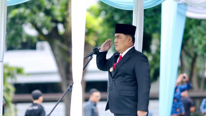 GAJI 13 - Gubernur Sulut Yulius Selvanus Komaling (YSK) memastikan pembayaran gaji ke-13 akan mulai disalurkan pada Kamis (4/6/2026). Gaji ke-13 tersebut akan diterima oleh sebanyak 16.579 penerima yang terdiri dari PNS, PPPK, PPPK Paruh Waktu, hingga anggota DPRD Provinsi Sulawesi Utara.