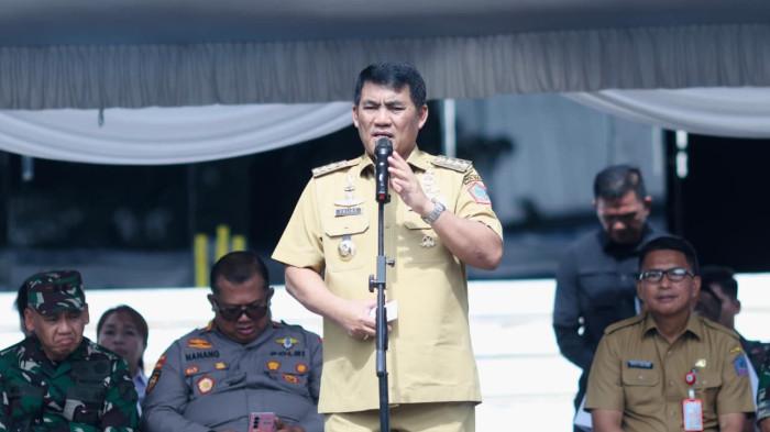 GAJI 13 - Gubernur Sulut Yulius Selvanus Komaling (YSK) memastikan pembayaran gaji ke-13 akan mulai disalurkan pada Kamis (4/6/2026). Gaji ke-13 tersebut akan diterima oleh sebanyak 16.579 penerima yang terdiri dari PNS, PPPK, PPPK Paruh Waktu, hingga anggota DPRD Provinsi Sulawesi Utara.