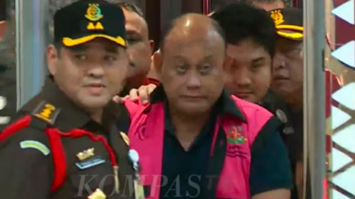 DADAN HIDAYANa TERSANGKA - Dadan Hindayana eks Kepala BGN berompi merah jambu di Kejagung RI, 3 Juni 2026. (Kompas TV)