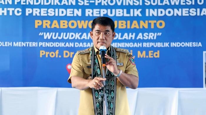 KUNJUNGAN - Gubernur Sulawesi Utara Yulius Selvanus Komaling (YSK) menerima kunjungan Kepala Perwakilan Ombudsman RI Provinsi Sulawesi Utara, Meilany F Limpar bersama jajaran, Selasa (19/5/2026), di Wisma Negara Bumi Beringin, Manado. YSK menegaskan komitmennya untuk terus mendorong tata kelola pemerintahan yang bersih serta pelayanan publik yang maksimal bagi warga Sulawesi Utara.
