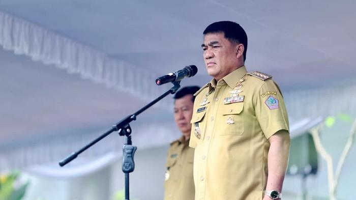 IMBAU - Gubernur Sulawesi Utara Yulius Selvanus Komaling (YSK). Yulius Selvanus mengimbau masyarakat meningkatkan kewaspadaan terhadap potensi cuaca ekstrem yang melanda sejumlah wilayah di Sulut dalam beberapa hari terakhir.