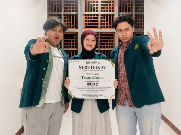 Model SADAR Helmet dirancang tim iConic dengan sensor PPG, akselerometer dan giroskop, tombol respons, dan LED peringatan. Tim iConic meraih juara 2 dalam ajang SASECOM 2026 yang diselenggarakan Fakultas Kesehatan Masyarakat Universitas Diponegoro, Kamis (7/5/2026).
